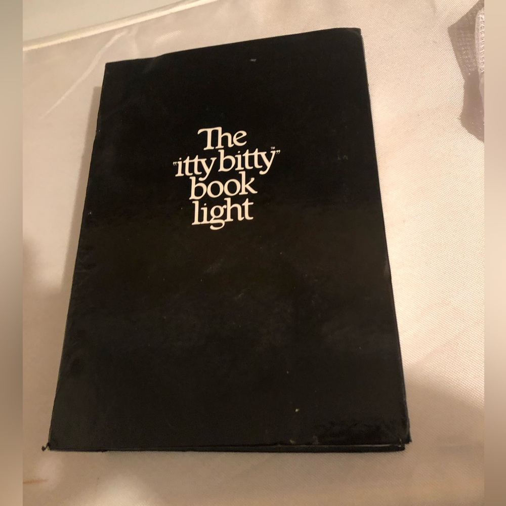 1982 The Itty Bitty Book Light - 852 $20 or $15 w/offer